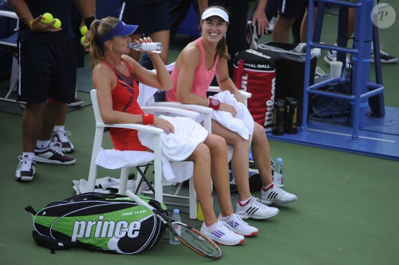 Martina Hingis au côté de Daniela Hantuchova lors de son grand retour à l'US Open à Flushing Meadows à New York le 30 août 2013