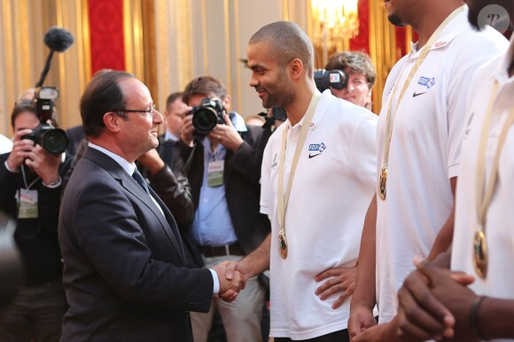 François Hollande et Tony Parker au palais de l'Elysée, le 23 septembre 2013 à Paris