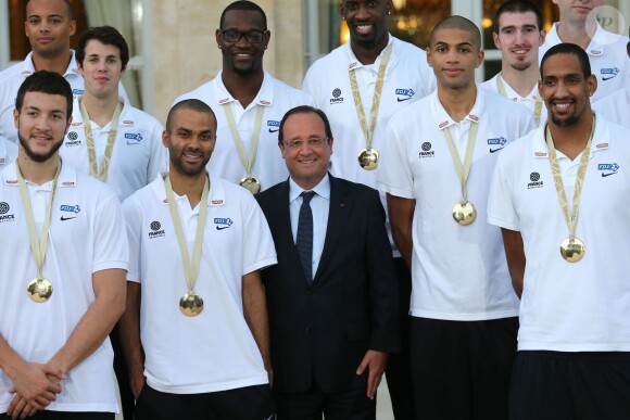 François Hollande et Tony Parker au palais de l'Elysée, le 23 septembre 2013 à Paris