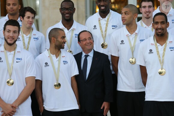 François Hollande et Tony Parker au palais de l'Elysée, le 23 septembre 2013 à Paris