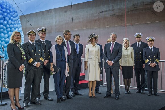 Mary de Danemark procédait le 25 septembre 2013 au baptême du Majestic Maersk, nouveau porte-conteneurs colossal de la compagnie A.P. Møller-Maersk, à Copenhague, en présence de son mari le prince héritier Frederik.