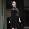 La petite robe noire : atout sexy de Scarlett Johansson