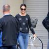 Le sweat couture, must have à adopter comme Katie Holmes