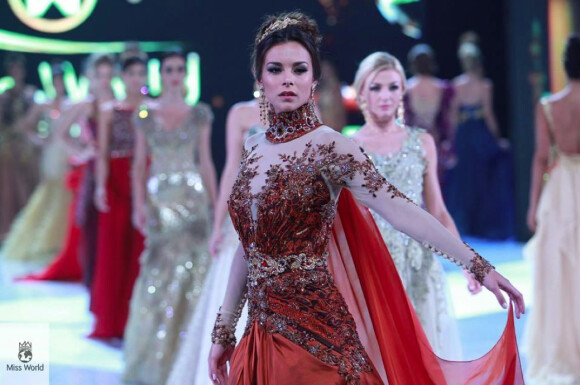 La divine Marine Lorphelin durant l'aventure Miss Monde 2013 à Bali en septembre 2013