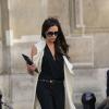 Victoria Beckham sort de l'ambassade de Grande-Bretagne et va faire du shopping chez Celine et YSL (Yves Saint-Laurent) pendant la fashion week à Paris le 27/09/2013 Victoria Beckham leaving the Great-Britain embassy and goes shopping at Celine and Yves-Saint Laurent stores in Paris Paris 27/09/201327/09/2013 - Paris