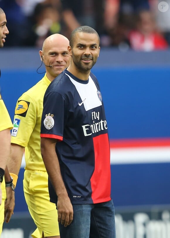 Tony Parker lors du match de football PSG - Toulouse au Parc des princes, le 28 septembre 2013