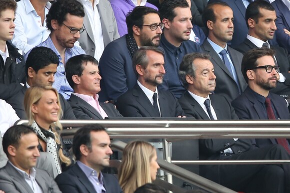 Michel Denisot et Manuel Valls lors du match de football PSG - Toulouse au Parc des princes, le 28 septembre 2013