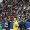 Zlatan Ibrahimovic provocateur lors du match de football PSG - Toulouse au Parc des princes, le 28 septembre 2013