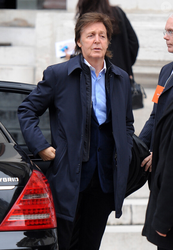 Paul McCartney arrive au défilé Stella McCartney à Paris le 30 septembre 2013