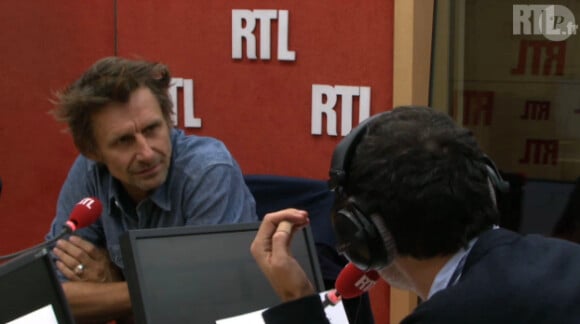 Olivier Caillart, directeur général du label Barclay, défend la sortie du nouvel album de Betrand Cantat sur RTL, au micro de Marc-Olivier Fogiel, le 30 septembre 2013.
