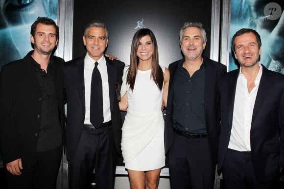 Jonas Cuaron, George Clooney, Sandra Bullock, Alfonso Cuaron, David Heyman lors de la première de Gravity à New York, le 1er octobre 2013.