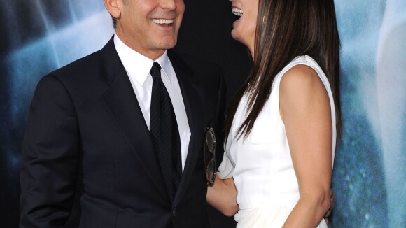 Gravity : George Clooney au bras d'une Sandra Bullock sublime, s'envoie en l'air