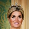 La reine Maxima des Pays-Bas, élégante et parée, lors de la réception le 1er octobre 2013 de Shimon Peres au palais Noordeinde, à La Haye, pour un dîner à l'occasion de la visite officielle du président israélien du 29 septembre au 2 octobre.