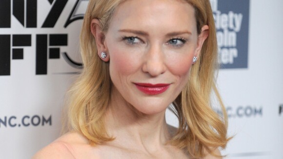 Cate Blanchett : Nude et dentelle pour un look près du corps et sensuel