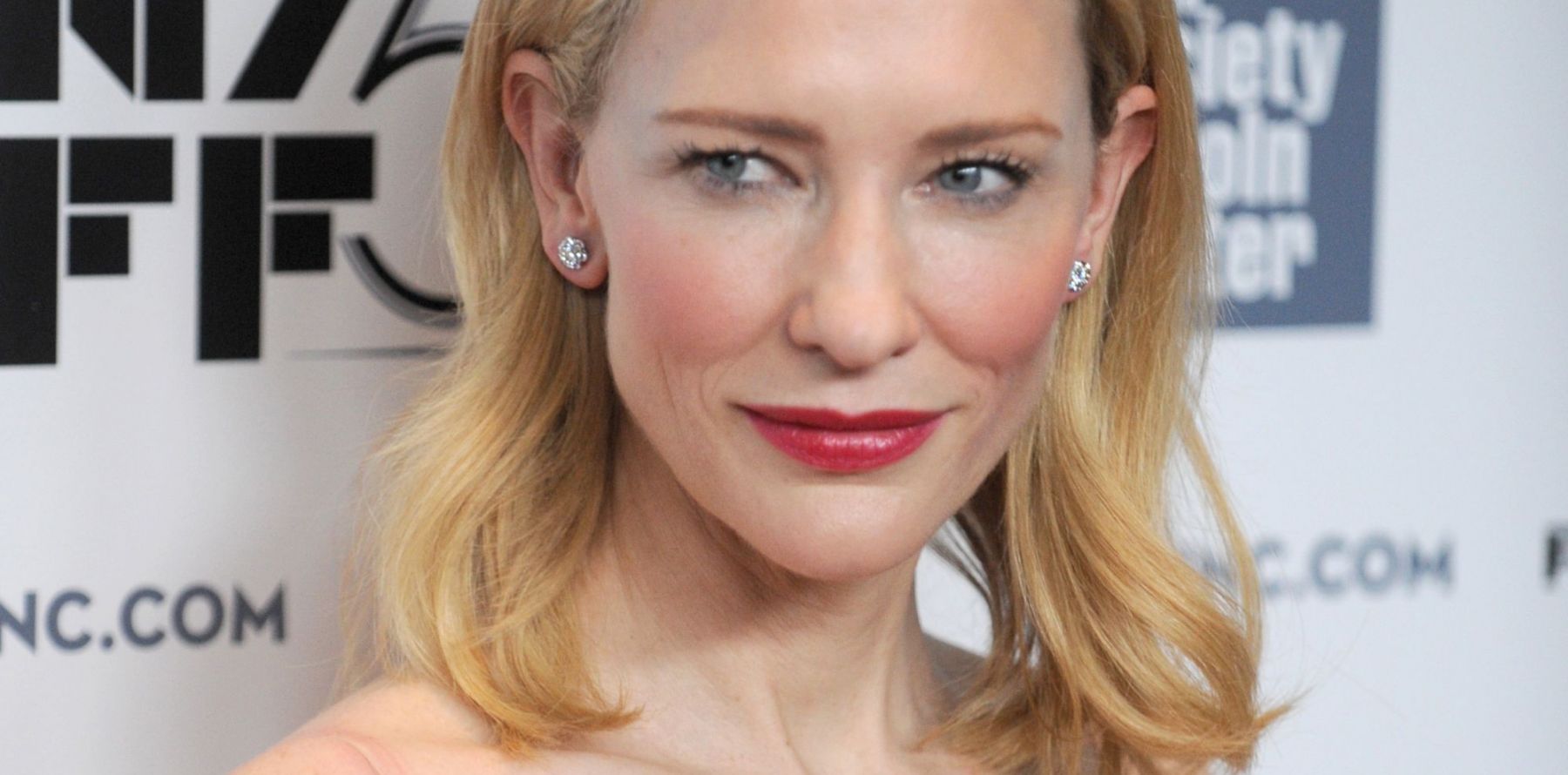 Cate Blanchett Nude et dentelle pour un look près du corps et sensuel Purepeople