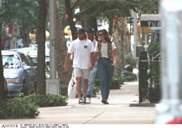 Brooke Shields et Andre Agassi dans les rues de New-York, le 8 septembre 1994