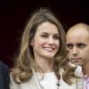La princesse Letizia d'Espagne lors d'El Día de la banderita (la journée du drapeau), organisée pour récolter des fonds en faveur de la Croix Rouge à Madrid, le 3 octobre 2013