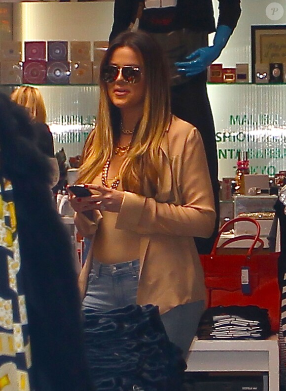 Khloe Kardashian fait quelques emplettes dans la boutique de vêtements Kitson à Beverly Hills. Le 2 octobre 2013.