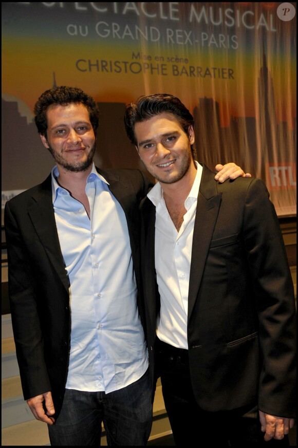 Jonathan et Julien Dassin, les fils de Joe Dassin à la générale de comédie musicale Il était une fois... Joe Dassin, à Paris, le 7 octobre 2010.