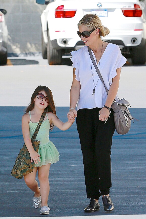Sarah Michelle Gellar et sa fille Charlotte à Los Angeles, le 5 octobre 2013.
