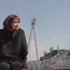 Sophie-Tith dans les rues de Londres dans le clip de Lalalove You