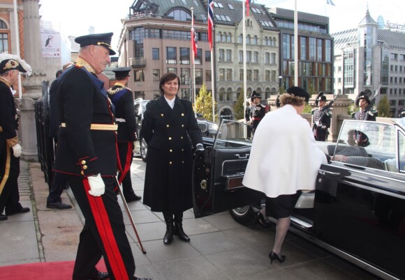 Le roi Harald V de Norvège, avec la reine Sonja et le prince héritier Haakon, procédait le 9 octobre 2013 à Oslo à l'inauguration du Parlement, qui dispose depuis la veille d'un nouveau président.