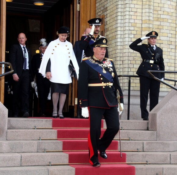 Le roi Harald V, avec la reine Sonja et le prince héritier Haakon, procédait le 9 octobre 2013 à Oslo à l'inauguration du Parlement, qui dispose depuis la veille d'un nouveau président.