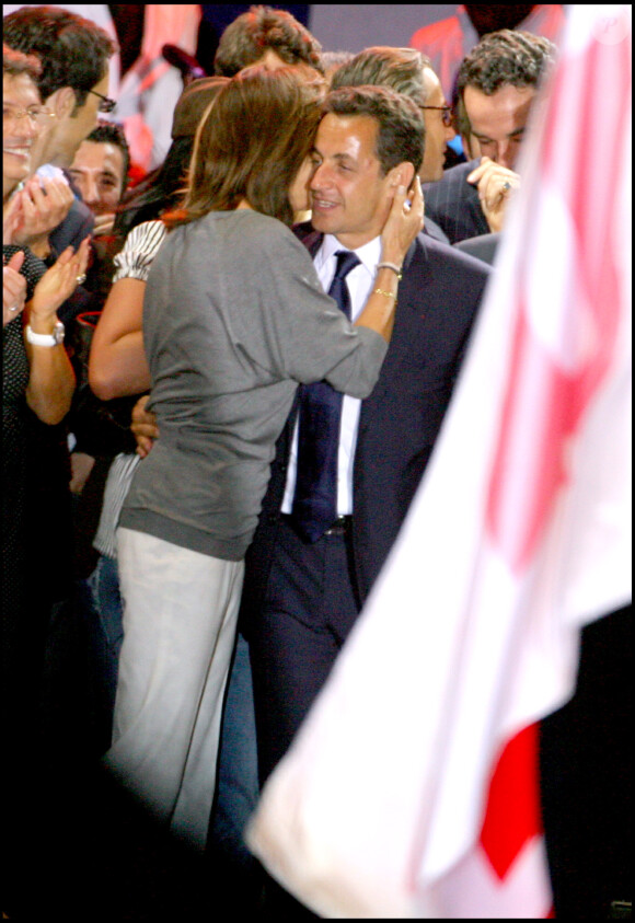 Cécilia Attias et Nicolas Sarkozy fêtent la victoire à la présidentielle de 2007 le 7 mai à Paris.