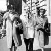 Coco Chanel, Jean Cocteau et Miss Weiseveiller dans les rues de Rome en 1958.