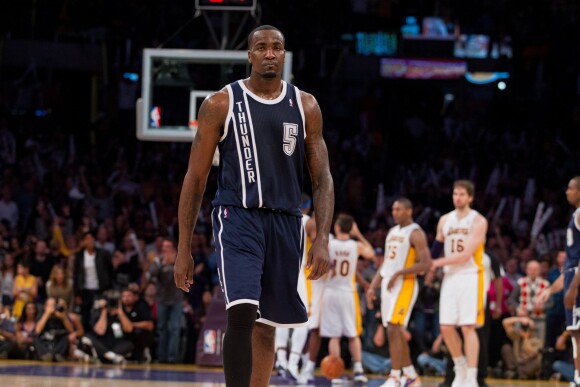 Kendrick Perkins, pivot de l'Oklahoma City Thunder en janvier 2013 lors d'un match contre les Lakers au Staples Center.
