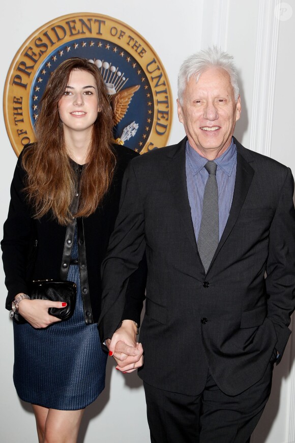 James Woods et sa compagne Kristen lors de la présentation du film White House Down à New York le 25 juin 2013