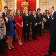 Interro surprise, mesdemoiselles ! Le prince Philip lors de la remise des Prix duc d'Edimbourg (DofE Awards) au palais St James, à Londres, le 10 octobre 2013.