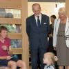 Le prince Philip, duc d'Edimbourg, en visite dans une maison de retraite d'Aylsham, dans le Norfolk, le 8 octobre 2013
