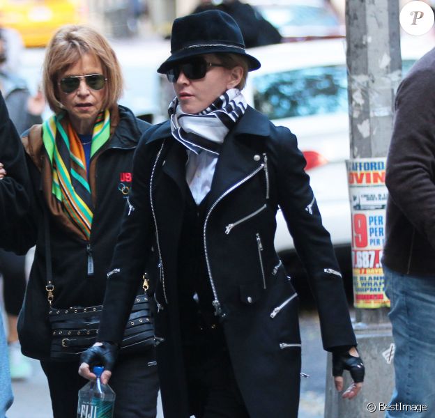 Madonna et ses enfants Rocco, Mercy et David se rendant au centre de la Kabbale de New York le samedi 12 octobre 2013.