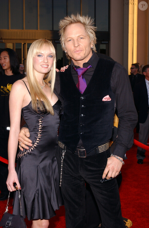 Matt Sorum et sa compagne Adriane Ace Harperà la cérémonie des American Music Awards au Shrine Auditorium de Los Angeles le 14 novembre 2004