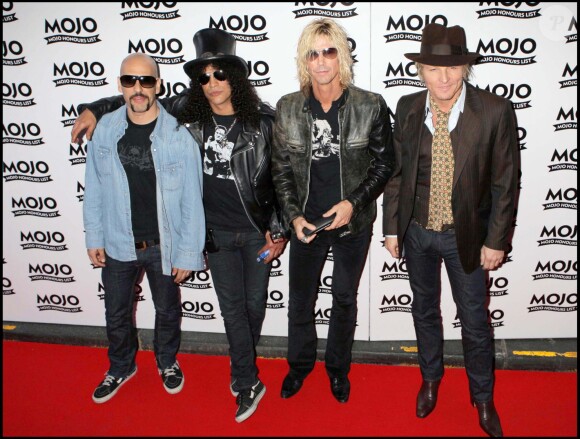 Slash, Dave Kushner, Duff Mckagan et Matt Sorum, du Velvet Revolver, lors des Mojo Awards 2007 à Londres, le 18 juin 2007