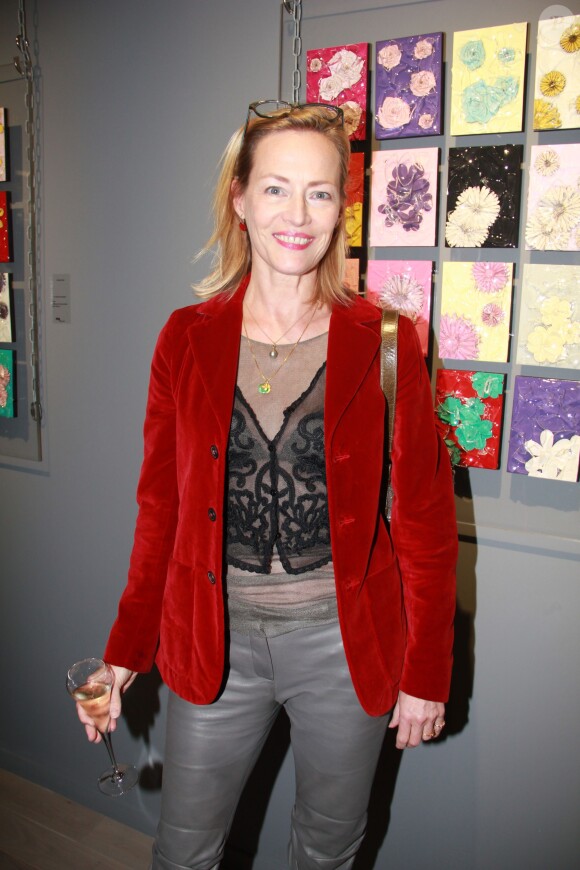 Gabrielle Lazure à l'opening de la Gallery Shchukin, avenue Matignon, avec l'exposition "Beauty and Power" de David Datuna à Paris, le jeudi 10 octobre 2013.