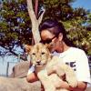 Rihanna profitant d'un parc animalier de Johannesburg, le dimanche 13 octobre 2013, avant son grand concert à Soweto.
