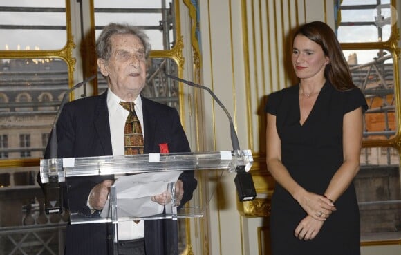 Jean Lacouture et Aurélie Filippetti au ministère de la culture à Paris, le 15 octobre 2013.