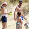 Xabi Alonso en vacances avec sa femme Nagore Aramburu et son fils Jon Alonso à Cadix le 23 juin 2013.