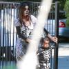 Sandra Bullock et son fils Louis, deguisés, se rendent à une fête d'Halloween à Los Angeles, le 19 octobre 2013.