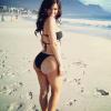 Kelly Brook sur la plage en Afrique du Sud en avril 2012. Un cliché qui rappelle étrangement celui de Kim Kardashian posté en octobre 2013