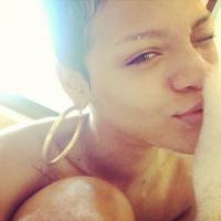 Rihanna : Nue dans son bain et sans maquillage, la bombe se montre au naturel