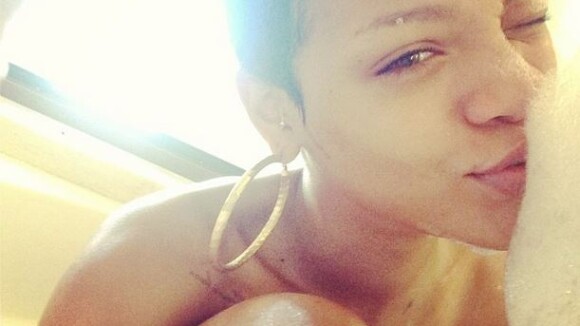 Rihanna : Nue dans son bain et sans maquillage, la bombe se montre au naturel
