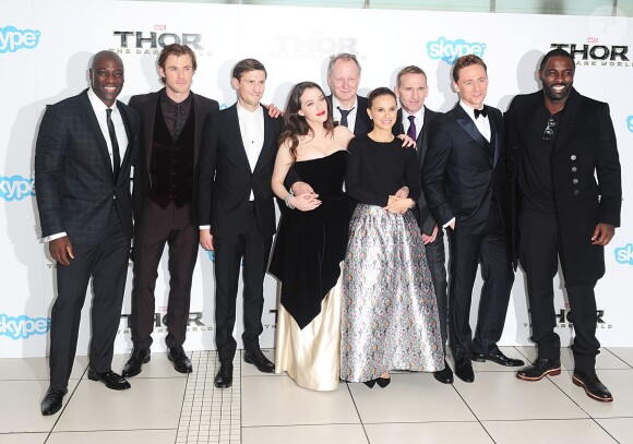 Idris Elba, Chris Hemsworth, Kat Dennings, Natalie Portman, Stellan Skarsgard, Christopher Eccleston et Tom Hiddleston, lors de l'avant-première du film Thor : Le Monde des ténèbres, le 22 octobre 2013 à Londres