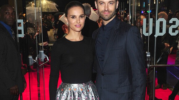 Natalie Portman, amoureuse, illumine Londres au bras de Benjamin Millepied