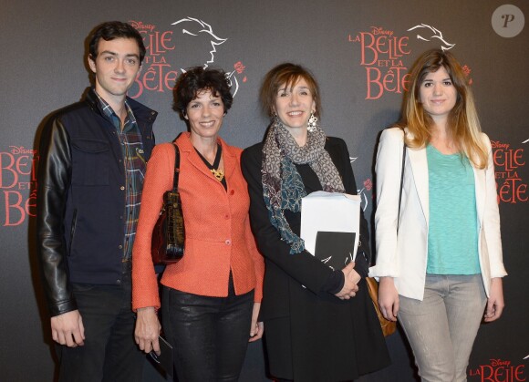 Elisabeth Bourgine avec son fils Jules et Virginie Lemoine à la générale de la comédie musicale "La Belle et la Bête" au Théâtre Mogador à Paris, le 24 octobre 2013.
