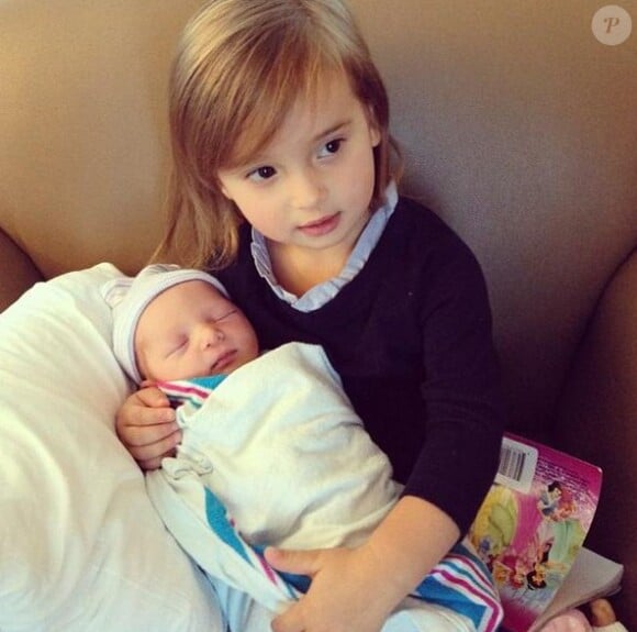Ivanka Trump a partagé une photo de son fils Joseph (né le 14 octobre) et sa fille Arabella (2 ans), le 16 octobre 2013.