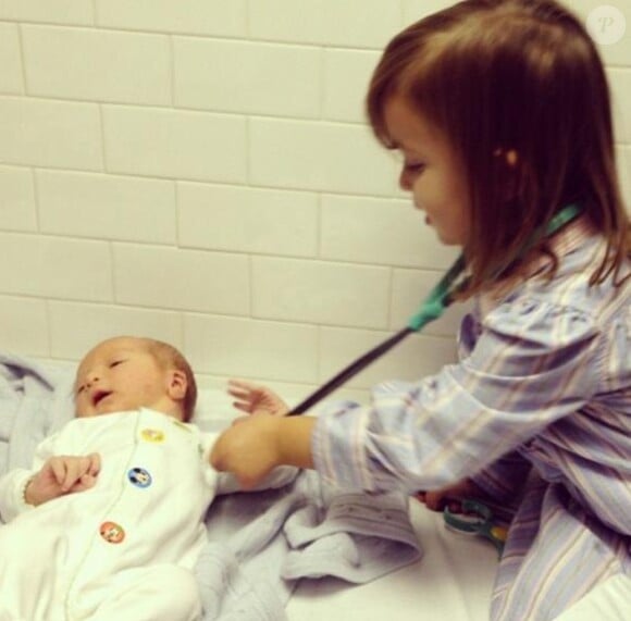 Ivanka Trump a partagé une photo de sa fille Arabella et de son fils Joseph, le 21 octobre 2013.