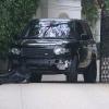 David Beckham impliqué avec son fils Brooklyn dans un accident de voiture entre un Acura SUV et son Range Rover Sport devant sa maison de Beverly Hills, à Los Angeles le 25 octobre 2013.